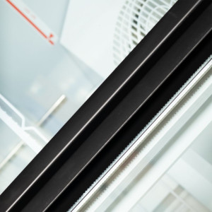 Juodas šaldiklio vitrinas - 3 stiklinės durys - 1090 L | TEFCOLD Atom Maxi