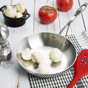 Vogos trijų sluoksnių nerūdijančio plieno keptuvė Ø 200 mm - profesionalūs rezultatai