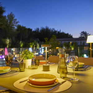 Stalo lempa „Touch“ iš aliuminio - „Roby“ šviesiai pilka - „Lumisky“