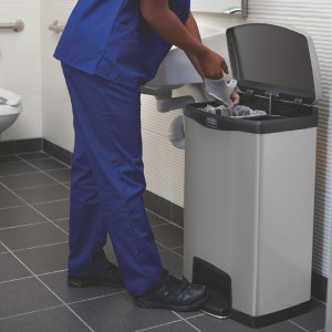 Šiukšliadėžė su pedalais iš nerūdijančio plieno Slim Jim - 90 l - Rubbermaid