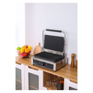 Didelio paviršiaus grilio panini su rėžiuotu paviršiumi - Dynasteel: išskirtinės veikimo savybės ir patogus naudojimas profesion