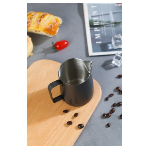 Pichetas iš nerūdijančio plieno juodas - 0,6 L - Dynasteel